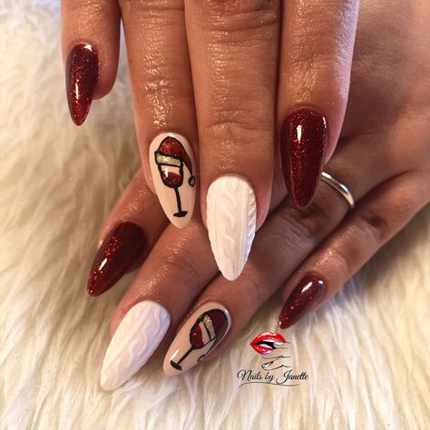 Wine Glass Nails Designs, Wine Christmas Nails, Santa Hat Nails, Coffin Nails Designs Summer, Glass Nails Art, Wine Nails, Holiday Nails Christmas, Red Christmas Nails, Holiday Wine