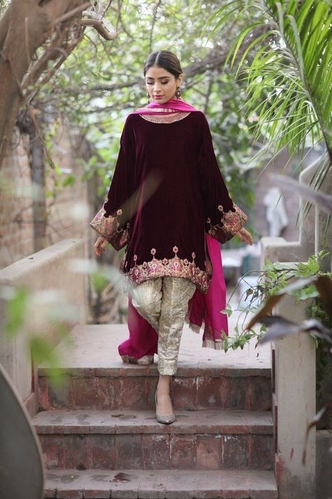 Velvet Pakistani Dress, Velvet Dresses Outfit, Velvet Suit Design, Pakistani Party Wear Dresses, Velvet Dress Designs, Pakistani Wedding Outfits, Pakistani Dresses Casual, Pakistani Fashion Party Wear, Beautiful Pakistani Dresses