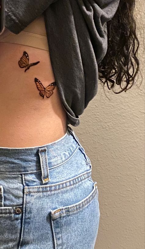 Tatuajes Astetics Mujer, Butterfly Tattoo Waist Line, Butterfly Tattoo Waist, Butterfly Tattoo On Waist For Women, Tatuajes Astetics, Hip Tattoos Women Small Butterflies, Butterfly Tattoo On Hip Bone, Waist Tattoos For Women, Butterfly Tattoo Belly Side