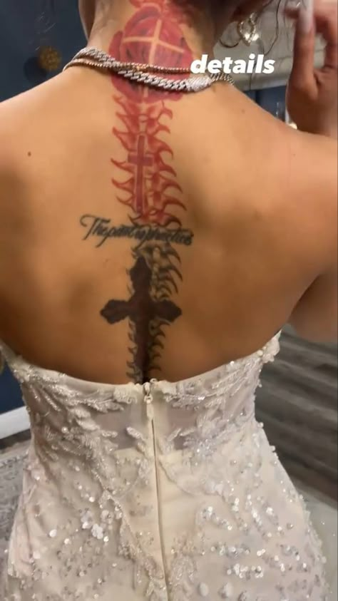 Black And Red Spine Tattoo Women, Red And Black Spine Tattoos For Women, India Love Back Tattoo Spine, Kehlani Back Tattoo, Cardi B Tattoo, India Love Spine Tat, India Love Tattoos, Black Girls Spine Tattoo, India Love