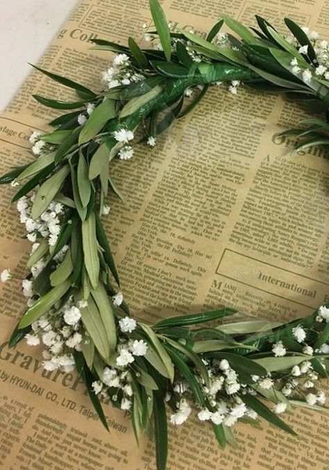 Laurel Wreath Wedding Hair, Rosemary Wedding Decor, Types Of Wedding Gowns, Olive Branch Wedding, Green Wedding Decorations, Hawaii Beach Wedding, Boho Wedding Hair, Greek Wedding, Tuscany Wedding