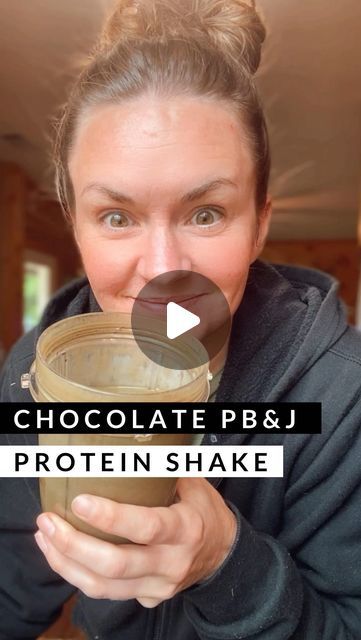 Tara Laney | Chocolate for Weightloss on Instagram: "CHOCOLATE PB&J PROTEIN SHAKE👇🏼 

Chocolate peanut butter and jelly, but with protein and two servings of hidden veggies 🤯! 

If you’re not a veggie fan but looking to add more to your nutrition and add more protein so you can lose 7-10 pounds this month, I highly recommend hiding some veggies in your protein shake every day.  It’s so easy, pretty tasteless, and a delicious start to your day! 

Here’s how I made mine:
- 1 cup baby spinach (optional)
- 1 scoop greens powder (optional)
- 1/2 cup red grapes
- 2 Tbsp powdered peanut butter
- 1 scoop chocolate protein powder 
- 1 cup unsweetened almond milk
- 1 cup ice 

Place all ingredients in a blender and blend until smooth. Then enjoy! 

Shakes are a personal favorite of mine and I lov Chocolate Protein Shake, Chocolate Protein Shakes, Greens Powder, Shakes Drinks, Chocolate Snacks, Hidden Veggies, Peanut Butter Powder, Chocolate Protein Powder, Super Busy