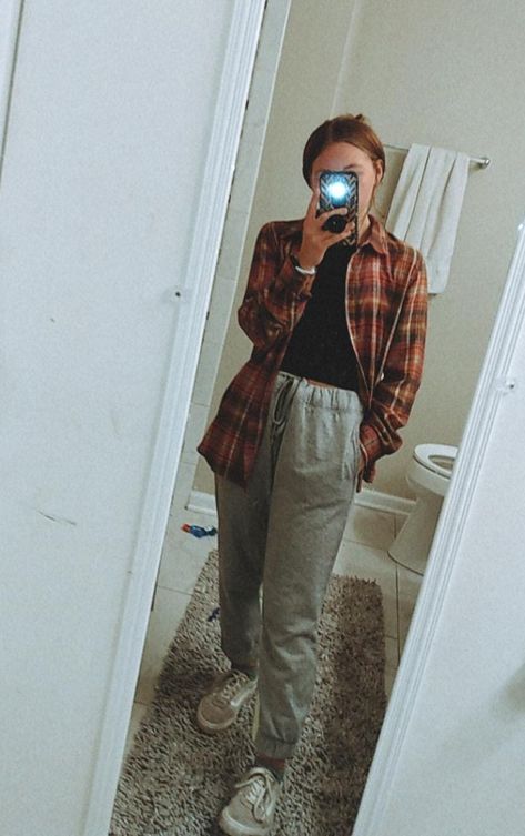 Flannel With Sweatpants, Flannel And Sweatpants Outfit, Sweatpants And Flannel Outfit, Sweats And Flannel Outfits, Sweatpants And Flannel, Flannel Fall Outfits, Red Flannel Outfit, Outfit With Flannel, Flannel Shirt Outfit