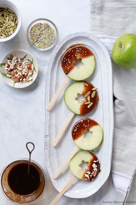 Caramel Apple Slices - Yummy Mummy Kitchen Simple Caramel Sauce, Apples With Caramel, Paleo Caramel, Caramel Apple Slices, Caramel Apple Pops, Halloween Snacks For Kids, Refreshing Beverages, Healthy Halloween Snacks, Mini Pumpkin Pies