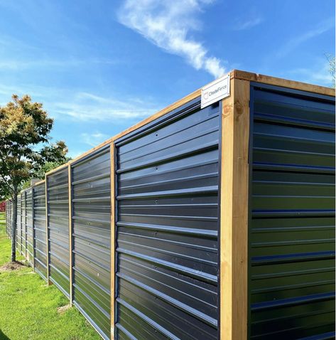 Corrugated Metal Fence, Diy Backyard Fence, Wood Fence Design, Diy Garden Fence, Tiny House Exterior, House Fence Design, Garden Fence Panels, Privacy Fence Designs, Backyard Fence