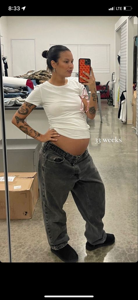 Black Women Maternity Outfits, Grunge Pregnancy Outfits, Alt Pregnancy Outfits, Alternative Pregnancy Outfits, Baddie Maternity Outfits, Pregnant Baddie Outfits, Pregnancy Jeans Outfits, Pregnancy Outfits Aesthetic, Pregnant Woman Outfits