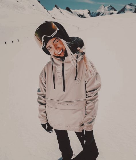 Snowboard Outfit Women, Snowboard Aesthetic, Snowboarding Jackets, Women Snowboarding, Snowboarding Trip, Snowboard Girl, Snowboarding Style, Womens Snowboard, Ski Outfit