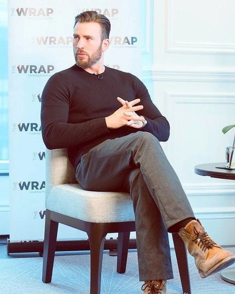 Huuu Chris Evans Outfits, Chris Evans Style, Chris Captain America, Steve Rogers Captain America, Robert Evans, Alexander Skarsgård, Chris Evans Captain America, Marvel Actors, Mens Fashion Casual Outfits