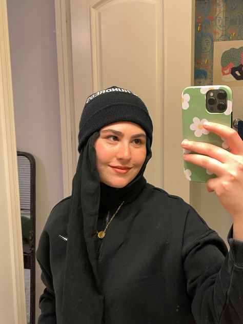 Hijab Beanie, Black Beanie Outfit, Hijabi Outfit Ideas, Outfit Ideas Nike, Hijab Hat, Ny Cap, Cool Beanies, Black Hijab, Beanie Outfit