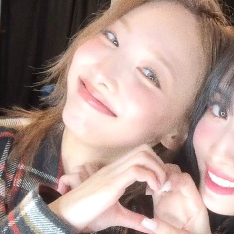 Nayeon and Momo matching icon TWICE Nayeon And Momo Matching Icon, Nayeon And Momo, Matching Friend, Best Friend Match, Cat Aesthetic, Matching Pfp, Matching Icons, K Pop, Profile Picture