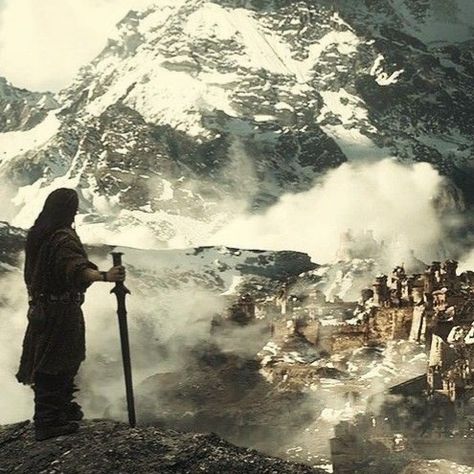 Thorin looking at the entrance of Erebor The Desolation Of Smaug, Hole In The Ground, The Hobbit Movies, Desolation Of Smaug, There And Back Again, An Unexpected Journey, Bilbo Baggins, Thorin Oakenshield, Jrr Tolkien