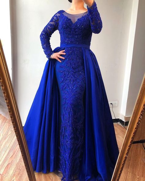 Muslim Prom Dress, Mom Dresses, Quince Themes, Burgundy Evening Dress, Sweep Train Prom Dress, Gown Pictures, Beaded Evening Gowns, Classy Gowns, Chatsworth House