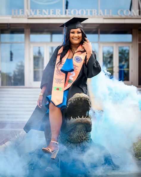 Umkc Graduation, Graduation Dress For Mom, Graduate Photoshoot, Poses For Graduation Photos, Masters Graduation Pictures, Graduation Outfit College, Graduation Pose, High School Graduation Pictures, Gown Graduation