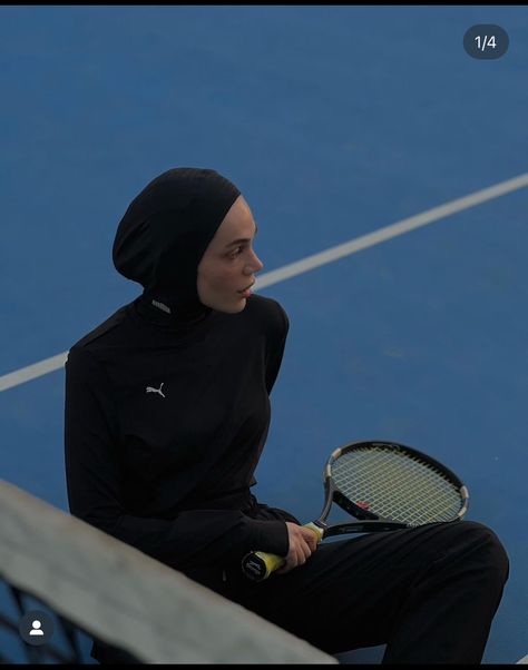 Hijabi Outfits, Tennis Clothes, Hijab Outfit, Athletic Wear, Modest Outfits, Hijab Fashion, Tennis, Active Wear, Vogue