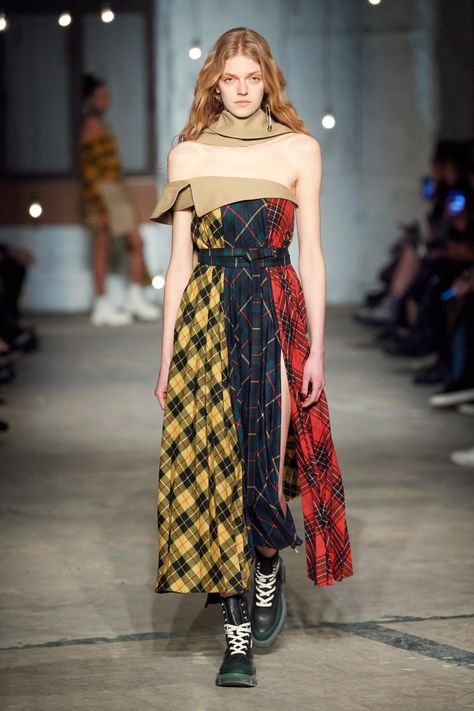 Monse Fall 2020 Ready-to-Wear Collection - Vogue Burberry Collection, Dilara Findikoglu, Tartan Fashion, Upcycled Fashion, Plaid Fashion, Runway Collection, Fashion Show Collection, Buffalo Check, Fashion Drawing