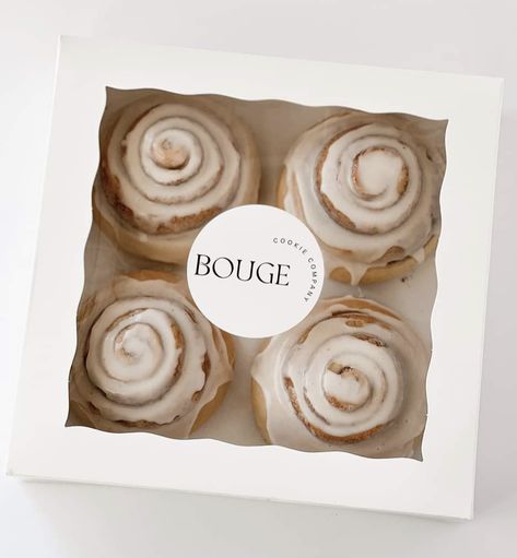 Bakery Packaging Aesthetic, Babka Packaging, Cinnamon Rolls Packaging Ideas, Cute Packaging Ideas For Food, Pastries To Sell, Cinnamon Roll Packaging, Pastry Packaging Ideas, Cinnamon Rolls Packaging, Cinnamon Packaging