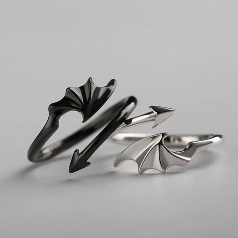 Creative Brass, Rings Plain, Geometric Angel Devil Wings Opening Rings, For Couple Women Men Jewelry. Elevate your gift-giving game with this alluring silver and black wing-shaped ring, a masterpiece designed to enchant on Etsy. Versatile and meaningful, it's an ideal present for birthdays, Valentine's Day, engagements, and weddings - a symbol of love that transcends time. Make a statement with this exquisite ring, a perfect expression of heartfelt affection and timeless style. Ring Size: Open Ring color: White Angel 2 Matching Promise Rings, Matching Couple Rings, Couples Ring Set, Korean Jewelry, Punk Vintage, Couple Wedding Rings, Promise Ring Gift, Couple Jewelry, Silver Dragon