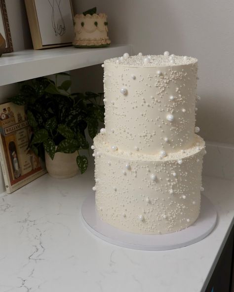 Two-tier wedding cake 💍🎂 - Cake Details - Size: Large two-tier 8” & 10” (3 layers each) Add-ons: Pearls (edible) #WeddingCake, #CustomWeddingCake, #WeddingCakeInspiration, #WeddingCakeDesign, #WeddingCakeldeas, #Luxury WeddingCake, #WeddingCakeGoals, #SeattleWedding, #SeattleWeddingCake, #SeattleCakes, #SeattleBaker, #SeattleBride, #SeattleWeddings, #SeattleWeddingPlanner, #WeddingInspo, #WeddingPlanning, #BrideToBe, #WeddingDetails, #WeddingInspiration, #WeddingDecor, #Engaged, #WeddingDay... Wedding Cake Layers, Vintage Cakes, Custom Wedding Cakes, Wedding Cake Inspiration, Tiered Wedding Cake, Wedding Cake Designs, Seattle Wedding, Vintage Cake, Cake Cake