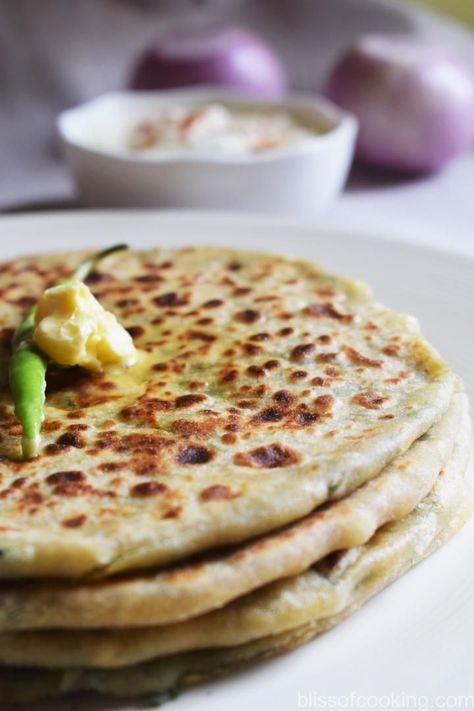 Aloo Methi Ka Paratha Aloo Paratha Photography, Paratha Photography, Methi Recipes, Food Presentation Plates, Kabab Recipe, Fried Bread, Stuffed Bread, 1 Samuel 1 27, Flat Breads