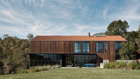 Faulkner Architects perches Big Barn house on Sonoma Valley hillside Steel Barns, Simple Building, Agricultural Buildings, Architect Drawing, Weathering Steel, Sonoma Valley, Storey Homes, Wood Siding, Corten Steel