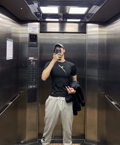 Muscular Men Outfits Aesthetic, Guys In Grey Sweats, Men Outfits Aesthetic, Boys Outfits, Grey Sweats, Korean Casual Outfits, Guys Clothing Styles, Fashion Photography Poses, Aesthetic Guys