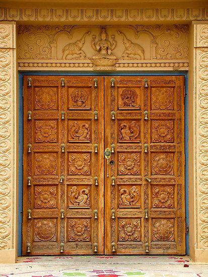 Lemont Hindu Temple Doors Vasal Design, Photoshop Furniture, Pooja Area, Mandir Ideas, Temple Doors, Temple Door, Pooja Door Design, Industrial Bedroom Design, Traditional Door