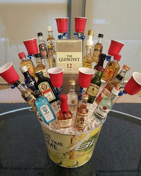 Top Christmas Hamper Ideas - Christmas Celebration - All about Christmas Liquor Baskets, Liquor Ideas, Booze Bouquet, Alcohol Bouquet, Liquor Gift Baskets, Liquor Bouquet, 21st Birthday Presents, 21st Bday Ideas, Liquor Gifts