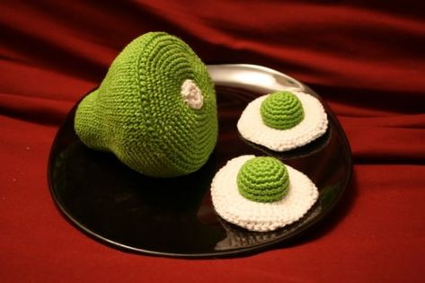 Yes, it's crocheted. Now, guess which popular children's book it's from! Happy Birthday Dr Suess, Crochet Critters, Food Crochet, Crochet Green, Seuss Party, Crocheted Items, Creative Crochet, Green Eggs And Ham, Food Patterns