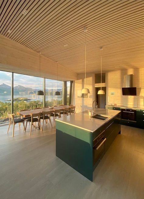 Wood slat ceilings draw the eye upwards to appreciate the high ceilings and the textured design element. Slat Ceiling, Wood Slat Ceiling, Wood Cladding, Cabin Design, Wood Ceilings, The Ceiling, Wood Slats, Open Plan Kitchen, Oak Floors