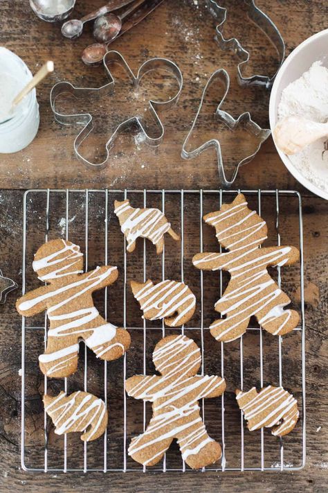 Iced Gingerbread Men {Gluten-free} Iced Gingerbread, Gluten Free Christmas Cookies, Lemon Icing, Gluten Free Christmas, Vanilla Icing, Fresh Spices, Crunchy Cookies, Gingerbread Men, Ginger Cats