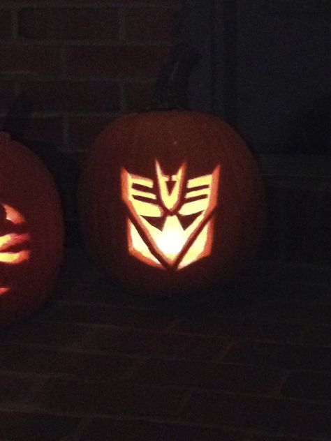 Transformers Pumpkin Carving, Transformer Pumpkin, Transformers Pumpkin, Holloween Party Ideas, Pumpkin Carving Ideas, Pumpkin Carvings, Pumpkin Carving Patterns, Pumpkin Carving Templates, Pumpkin Painting