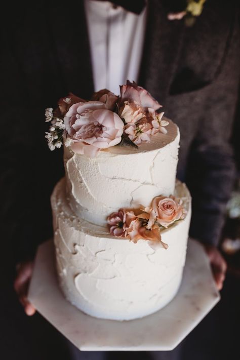 Rustic Buttercream Cake, Wedding Cake Frosting, Wedding Cake Simple Elegant, Barn Wedding Ideas, Wedding Cake Fresh Flowers, Pastel Cakes, Floral Wedding Cakes, Buttercream Wedding Cake, Cake Inspo