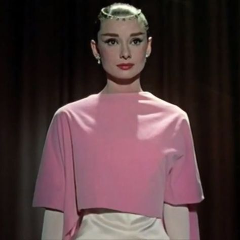 Audrey Hepburn Style Outfits, Edith Head Designs, Audrey Hepburn Funny Face, Best Costumes, Edith Head, Hollywood Costume, Fairytale Fashion, Hepburn Style, Vintage Clothes Women