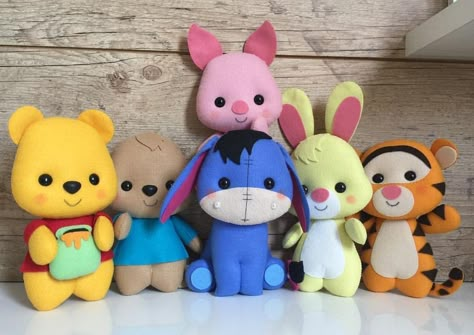 Disney Felt, Felt Crafts Dolls, Baby Mobil, Felt Crafts Patterns, Winnie The Pooh And Friends, Felt Crafts Diy, Felt Mobile, Pola Amigurumi, Pooh And Friends