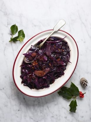 Red cabbage and bacon is a classic, but kick it up a notch with chorizo instead. It's a winner! From Jamie Oliver's Jamie's Quick & Easy Christmas programme. Jamie Oliver Christmas, Red Cabbage Recipes, Fakeaway Recipes, Braised Red Cabbage, Sliced Pears, Hasselback Potatoes, Cabbage And Bacon, Jamie Oliver Recipes, Cabbage Recipes