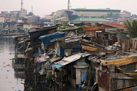 Manila Slums (Cookiesound, reference collected in 2017) Beach Dock, Tokyo Subway, Shanty Town, Smokey Mountain, Philippines Culture, Emotional Photography, We Are The World, World Cities, Street Culture