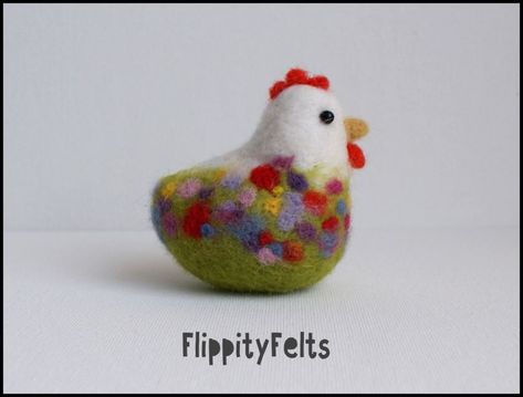 Country Chicken Needle Felt Chicken Tutorial, Chicken Needle Felting, Needle Felted Chickens, Needle Felt Chicken, Felted Chicken, Felt Ball Crafts, Felt Easter Crafts, Tovad Ull, Needle Felted Ornaments