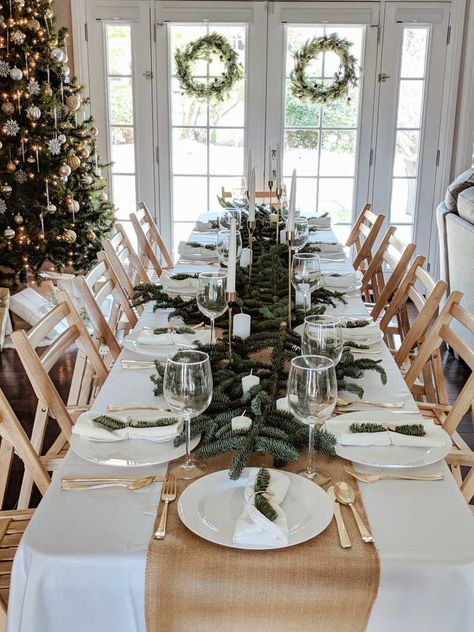 Large Christmas Dinner Table, Aesthetic Christmas Table Setting, Long Table Christmas Decor, Holiday Brunch Table Setting, Large Christmas Table Settings, Christmas Table Layout, Winter Party Table Decorations, Christmas Dinner Table Scape, Christmas Table Decorations Round Table