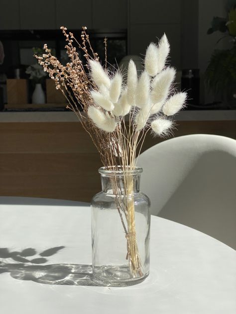 Boho chic style decor, dried floral decor, dried flowers aesthetic, neutral style decor, dried flowers sydney, boho style home Bunny Tail Centerpiece, Bunny Tails In Vase, Home Flower Decor, Small Bathroom Renovations, White Tablecloth, Centerpiece Wedding, Bunny Tails, White Table Cloth, Bunny Tail