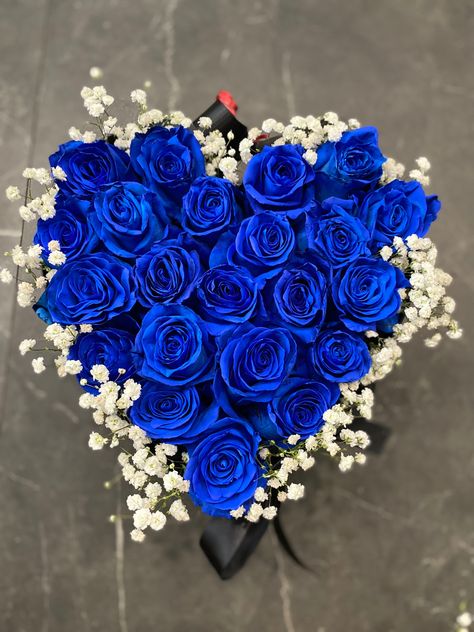 Blue Roses Bouquet, Rose Blu, Boxed Flowers, Blue Flower Bouquet, Mummy Birthday, Blue Flower Arrangements, Blue Rose Flower, Man Bouquet, Blue Flowers Bouquet