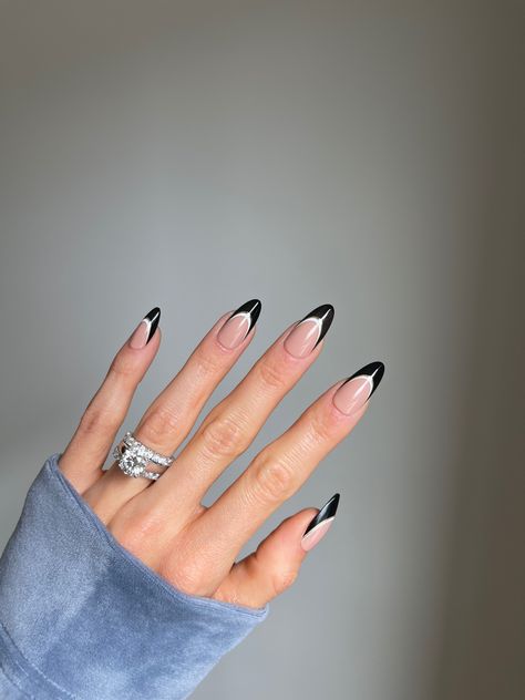 Simple Red Halloween Nails, Black French Tip Gold Line, Black French With White Line, Black French Tip With White Line, Black And White Nails French Tips, Black And White French Tip Nails, Simple Gel Nail Designs, Bachelorette Party Nails, Long Round Nails