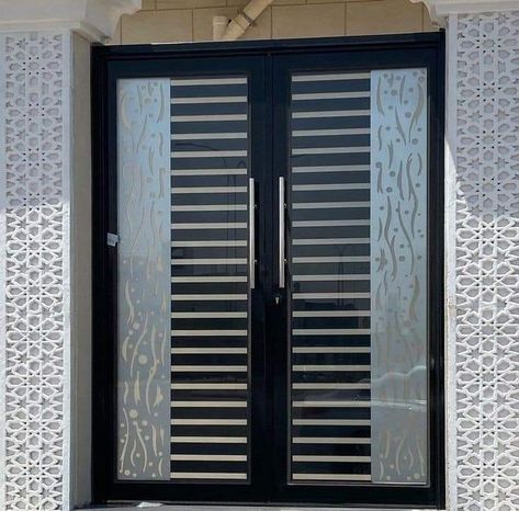 Iron Gate Designs Front Entry, Grill Door Design Front Entry, Stainless Steel Gate, House Main Door, Gate Lights, Grill Gate, Entry Gate, House Main Door Design, House Gate