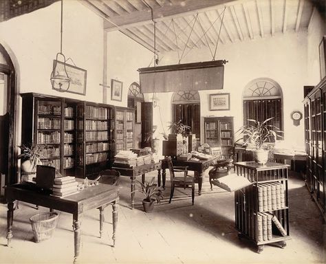 15 Vintage Photographs Of The Times Of India Office From The 19th Century A Passage To India, Colonial India, British Colonial Decor, Colonial Interior, British India, Ww 1, Indian Interiors, British Colonial Style, Colonial Design