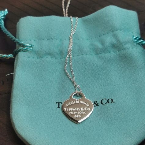 Tiffany&Co. Return to Tiffany Heart Pendant Necklace Tiffany And Co Heart Pendant, Aesthetic Tiffany And Co, Tiffany And Co Pendant, Tiffany Pendant Necklace, Tiffany Tag Necklace, Tiffinays Necklace, Tiffany's Heart Necklace, Return To Tiffany Necklace Aesthetic, Necklaces Tiffany And Co