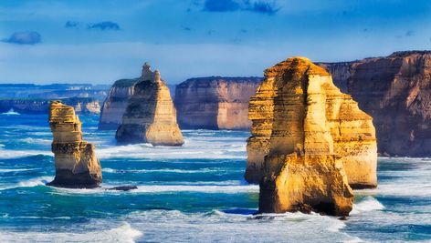 This complete Australia guide covers the 40 most famous Australian landmarks that you must include on your bucket list and plan your Australia trip around. Australia Landmarks, Litchfield National Park, Australia Bucket List, Australia Trip, Kakadu National Park, 12 Apostles, Sea Cliff, Australia Animals, Kangaroo Island