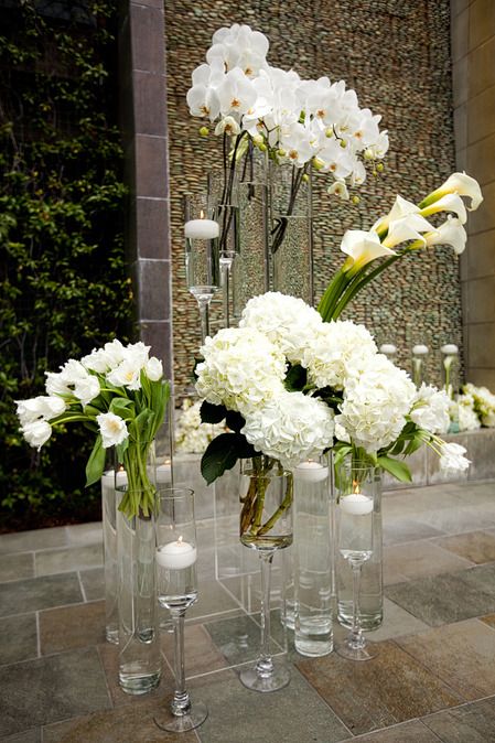 Decoration Buffet, Long Vases, Flowers And Candles, Deco Floral, Tall Vases, Glass Vases, Ceremony Decorations, Hotel Wedding, Wedding Flower