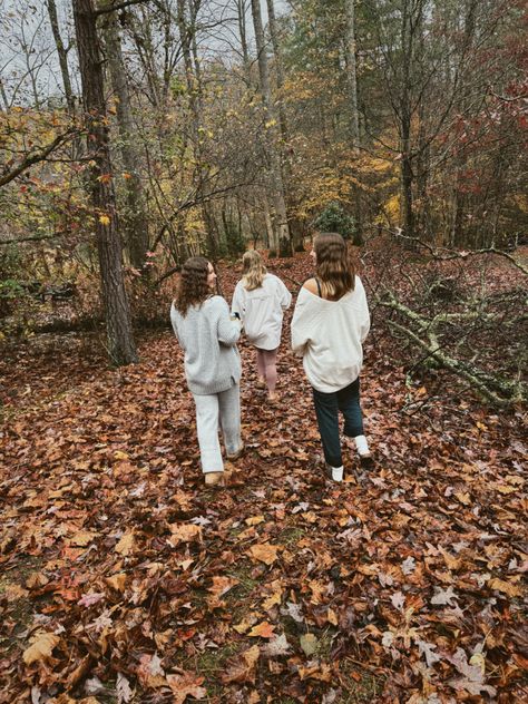 Girls Cabin Trip Aesthetic, Cabin Weekend Aesthetic, Cabin Trip Aesthetic, Witches Cabin, Cabin Girls Trip, Cabin Birthday, Fall Weekend Trip, Reading Retreat, Witch Cabin