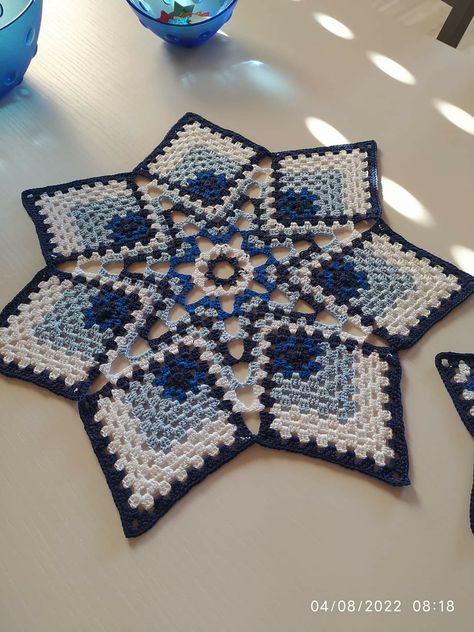 Crochet Hannukah Decorations, Crochet Hanukkah, Hanukkah Crochet, Jewish Crochet, Hannukah Decorations, Crochet Snowflakes, Needle Point, Crochet Christmas, Menorah