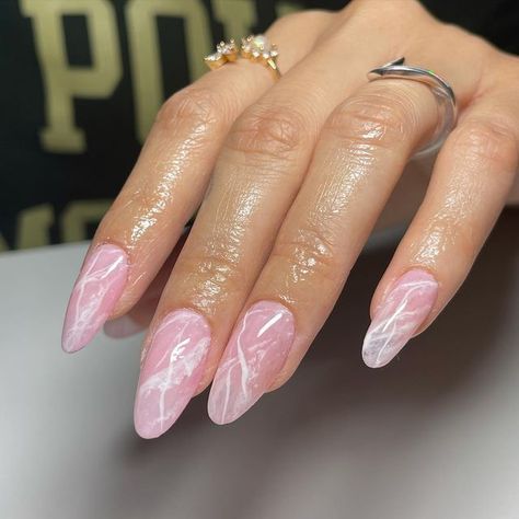 Cute Almond Nails, Rose Quartz Nails, Oval Nails Designs, Quartz Nails, Quartz Nail, Nails Today, Almond Nails Designs, Rose Nails, Oval Nails