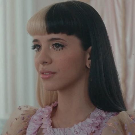 Melanie Martinez, Magnolia, Hair